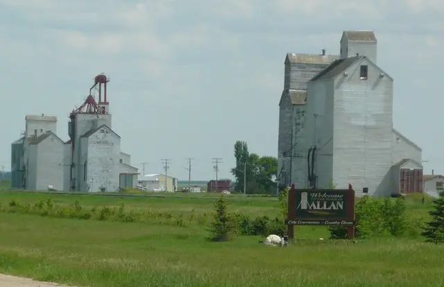 The grain elevators and welcome sign